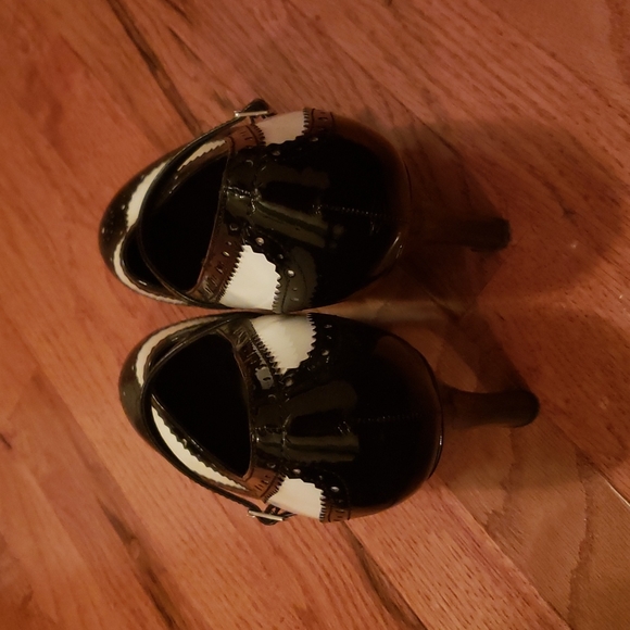 Shoe - Picture 3 of 3